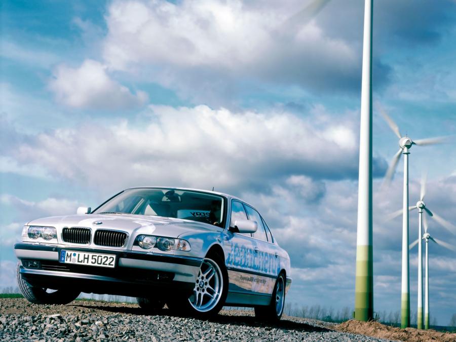 BMW 750hL CleanEnergy Concept 2000 года  (фото 14 из 16)